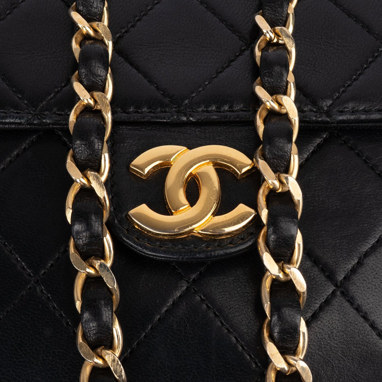 Chanel Chanel Quilted Lambskin Single Flap Shoulder Bag Zwart