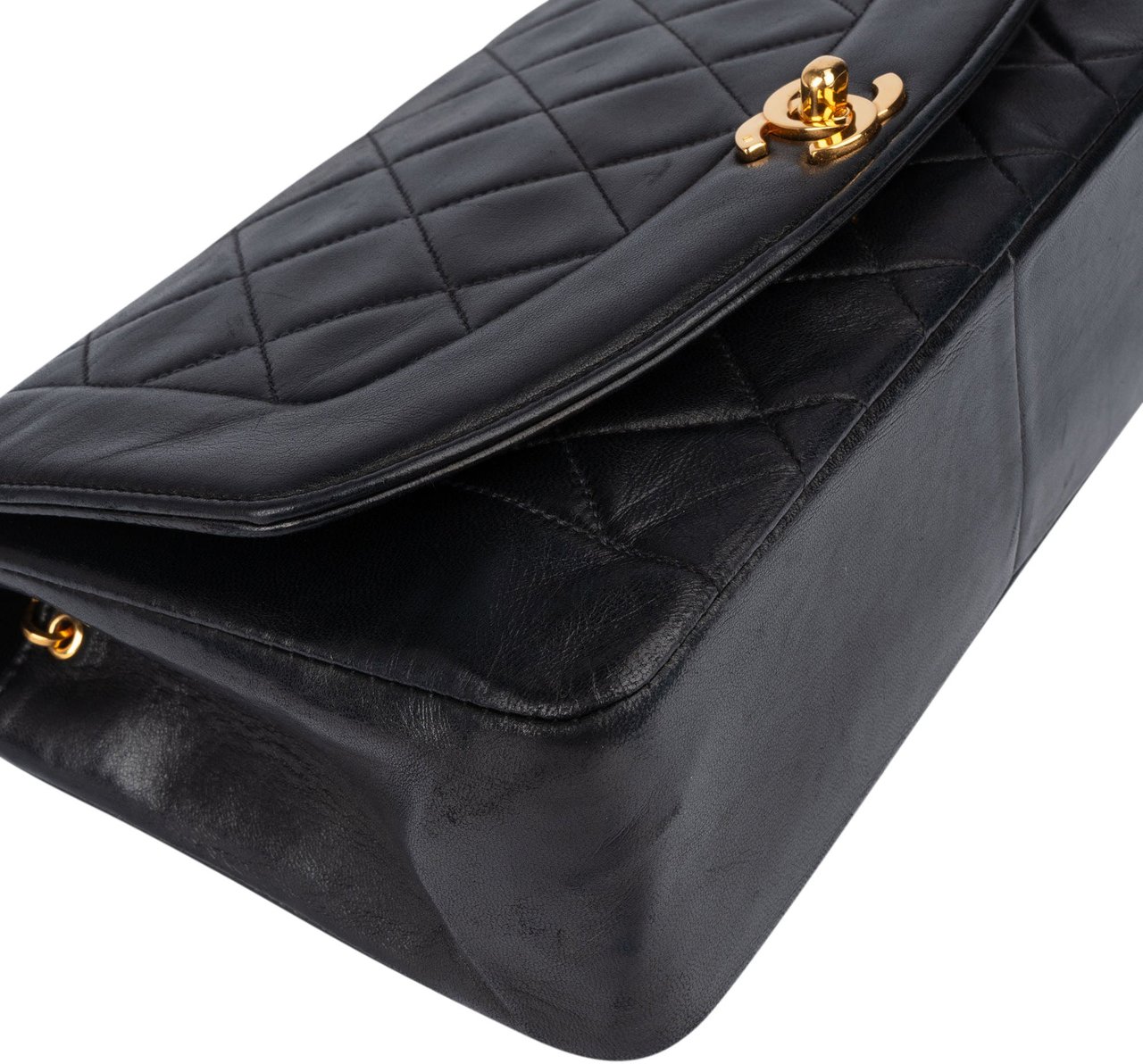 Chanel Chanel Quilted Lambskin 24K Gold Diana Medium Single Flap Crossbody Bag Zwart