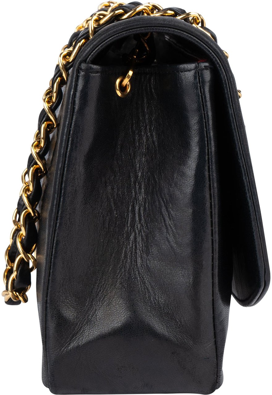 Chanel Chanel Quilted Lambskin 24K Gold Diana Medium Single Flap Crossbody Bag Zwart