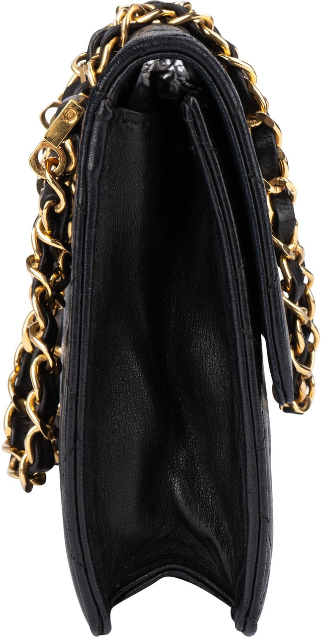 Chanel Chanel Quilted Lambskin 24K Gold Single Flap Crossbody Bag Zwart