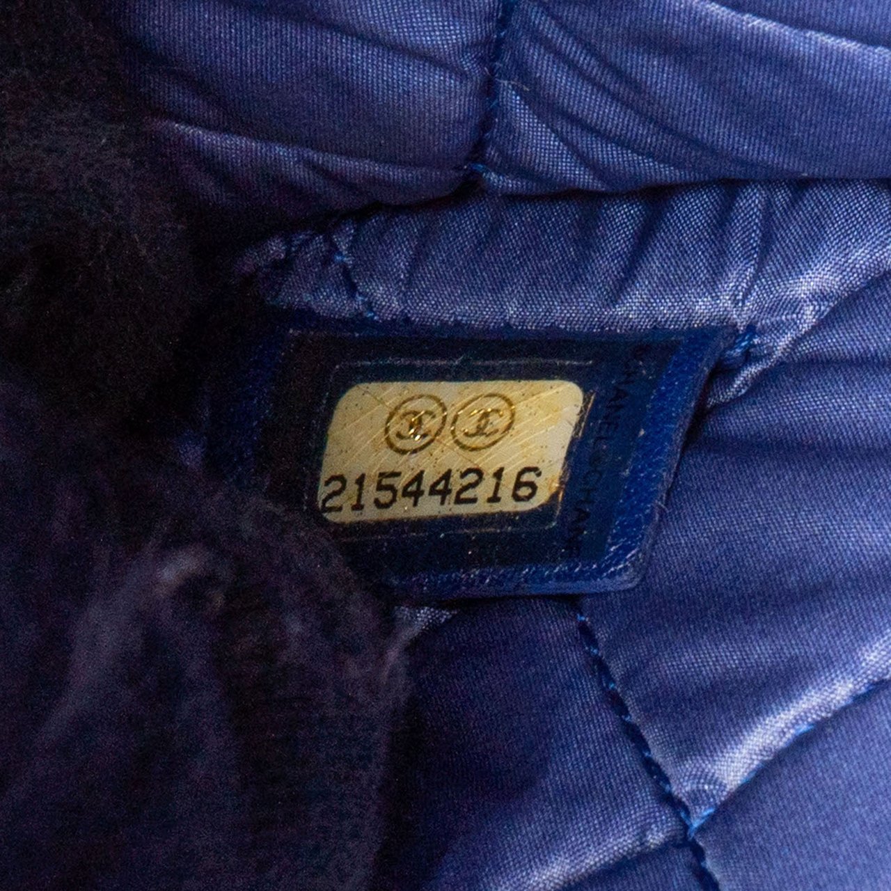 Chanel Chanel Bleu Quilted Velvet CC Clutch Blauw