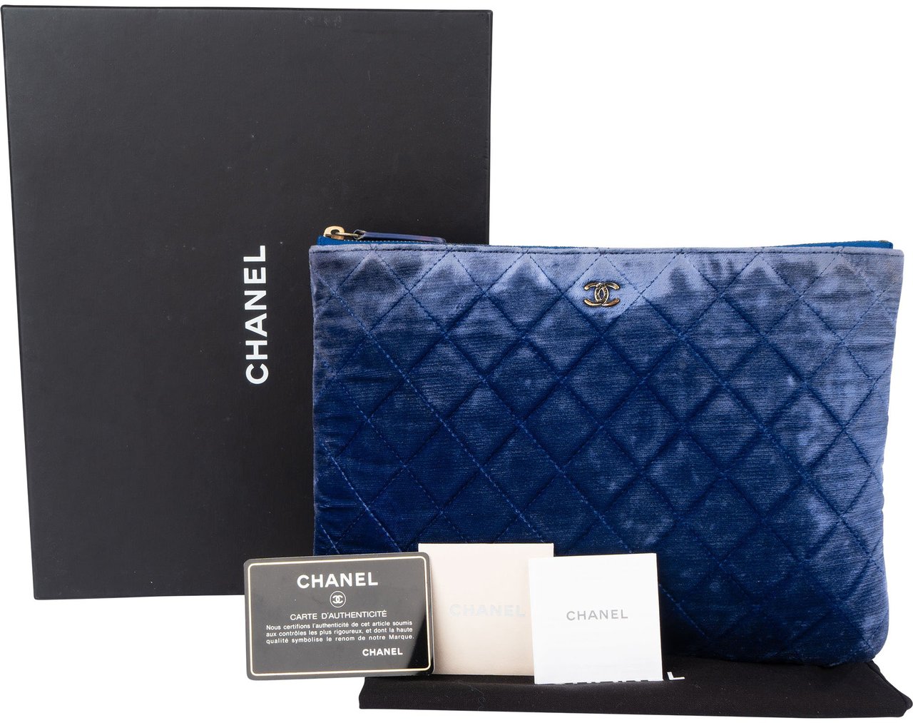 Chanel Chanel Bleu Quilted Velvet CC Clutch Blauw