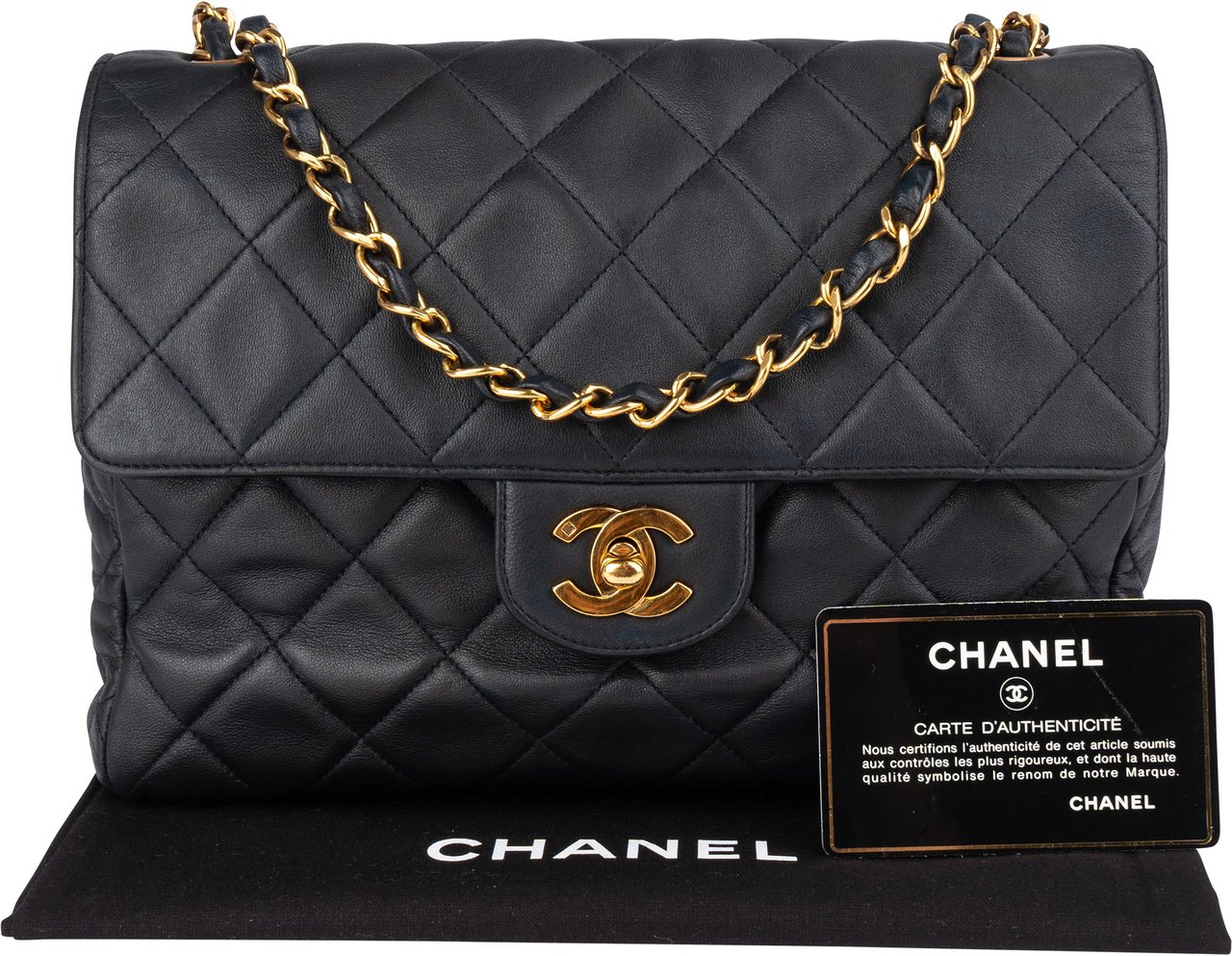 Chanel Chanel Quilted Soft Lambskin 24K Gold Single Flap Crossbody Bag Zwart