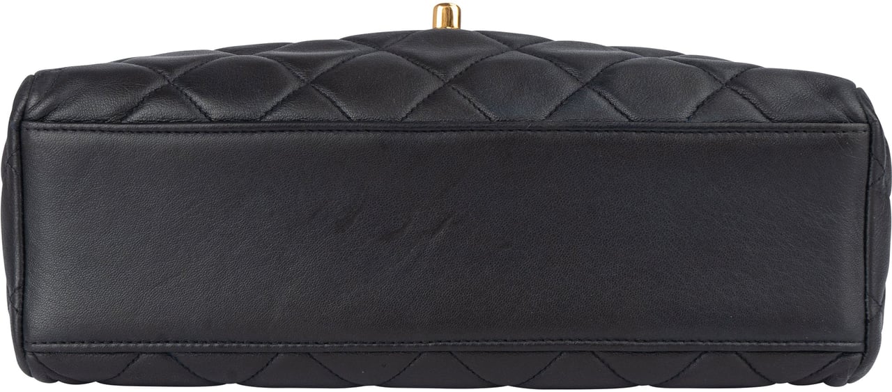 Chanel Chanel Quilted Soft Lambskin 24K Gold Single Flap Crossbody Bag Zwart