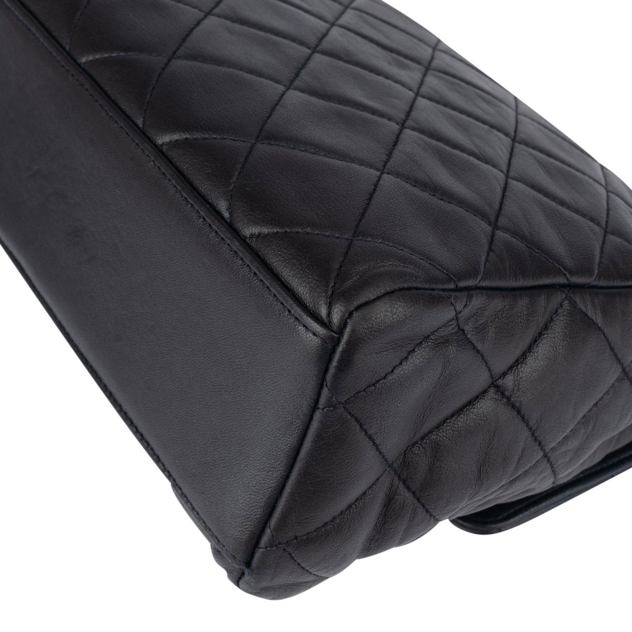 Chanel Chanel Quilted Soft Lambskin 24K Gold Single Flap Crossbody Bag Zwart