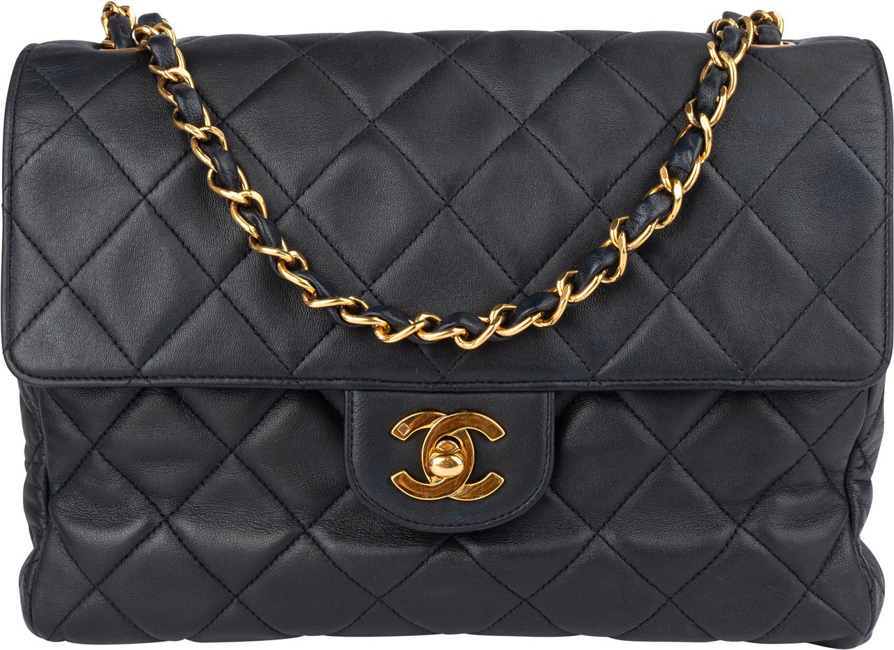 Chanel Chanel Quilted Soft Lambskin 24K Gold Single Flap Crossbody Bag Zwart