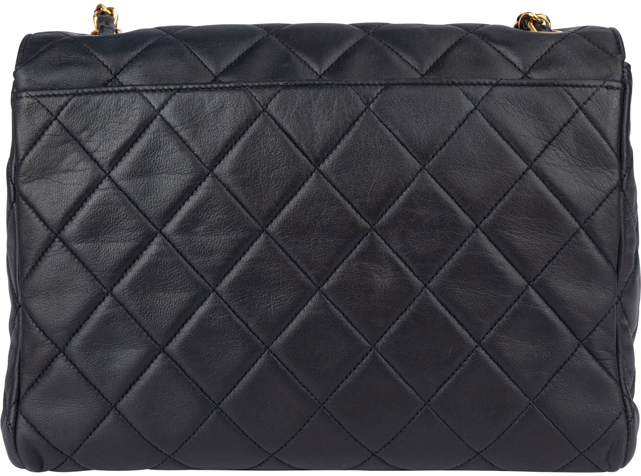 Chanel Chanel Quilted Soft Lambskin 24K Gold Single Flap Crossbody Bag Zwart
