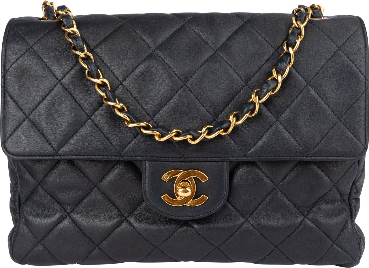 Chanel Chanel Quilted Soft Lambskin 24K Gold Single Flap Crossbody Bag Zwart