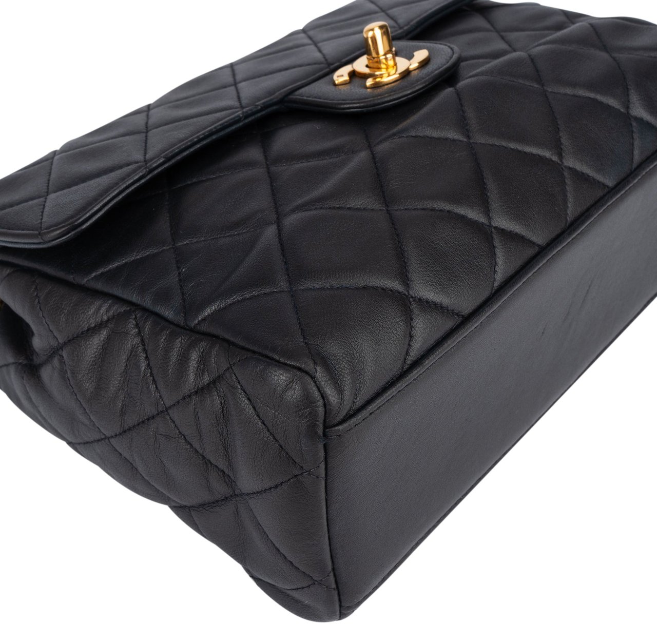 Chanel Chanel Quilted Soft Lambskin 24K Gold Single Flap Crossbody Bag Zwart