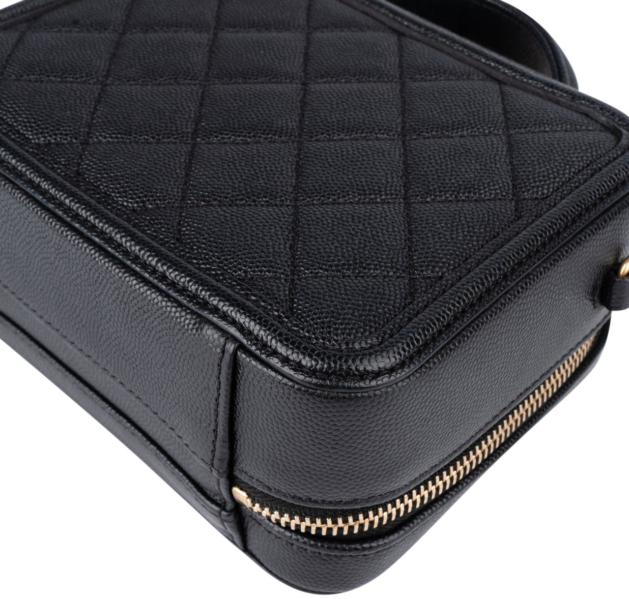 Chanel Chanel Quilted Caviar Leather CC Filigree Crossbody Bag Zwart