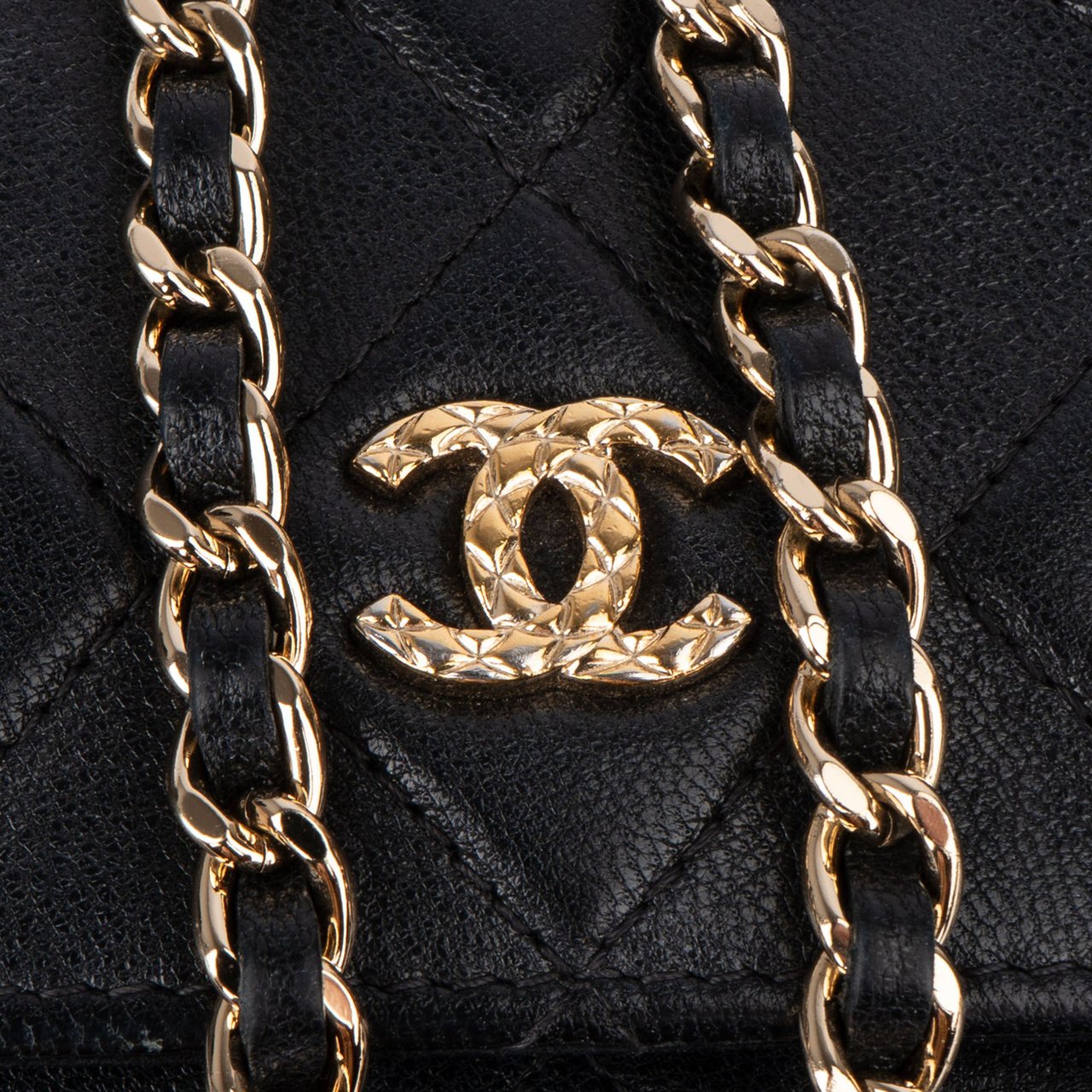 Chanel Chanel Quilted Lambskin Wallet On Chain Crossbody Bag Zwart