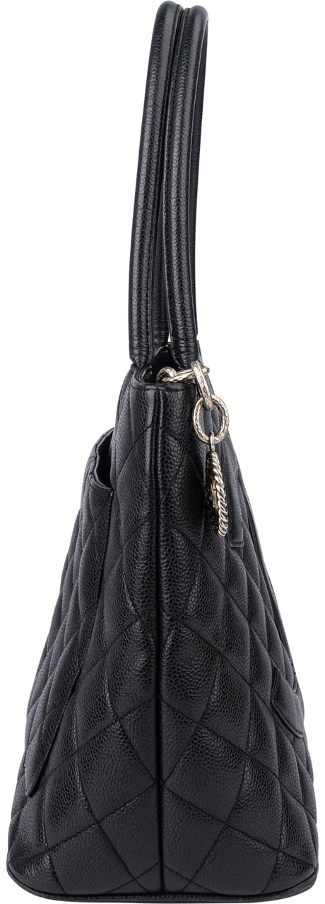 Chanel Chanel Quilted Caviar Leather CC Medaillon Handbag Zwart