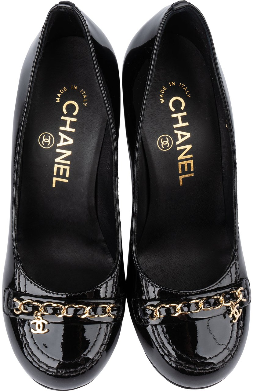 Chanel Chanel Patent Leather Chain CC Heels (34) Zwart