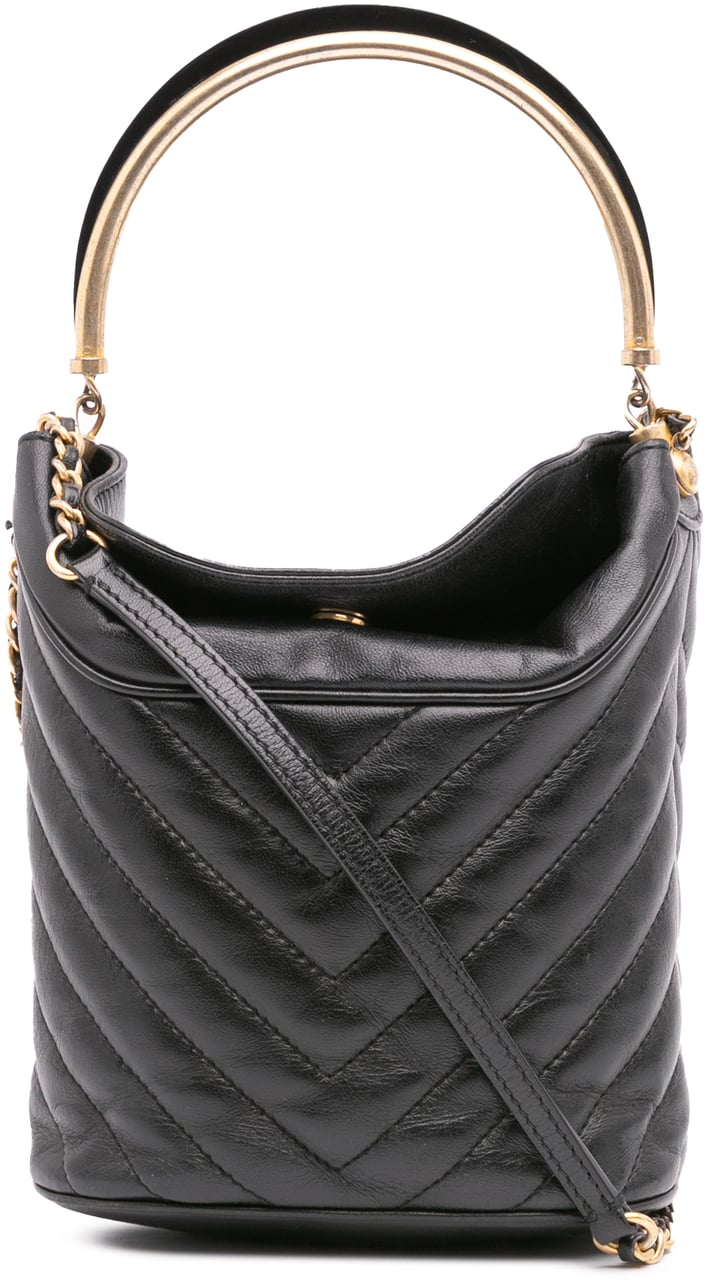 Chanel Quilted Chevron Lambskin Handle with Chic Bucket Bag Zwart