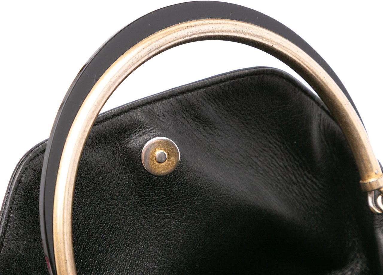 Chanel Quilted Chevron Lambskin Handle with Chic Bucket Bag Zwart