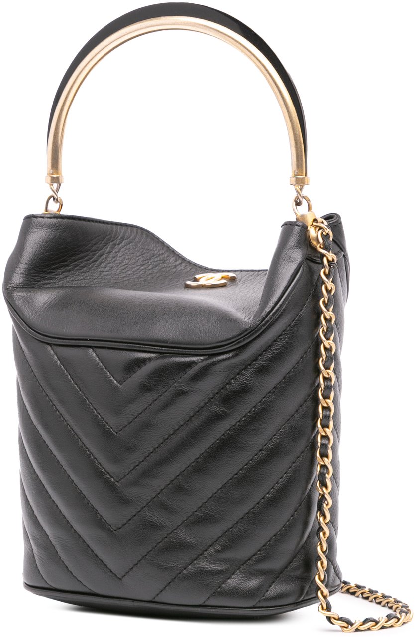 Chanel Quilted Chevron Lambskin Handle with Chic Bucket Bag Zwart