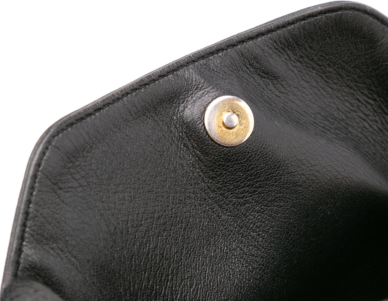 Chanel Quilted Chevron Lambskin Handle with Chic Bucket Bag Zwart