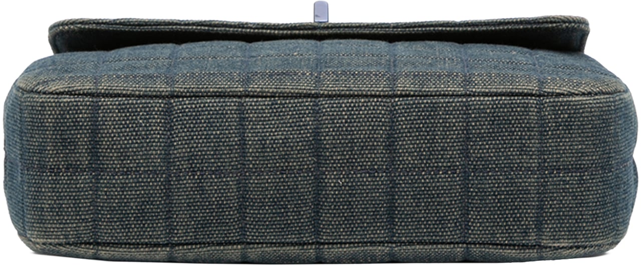 Chanel Reissue 2.55 Chocolate Bar Denim Top Handle Flap Blauw
