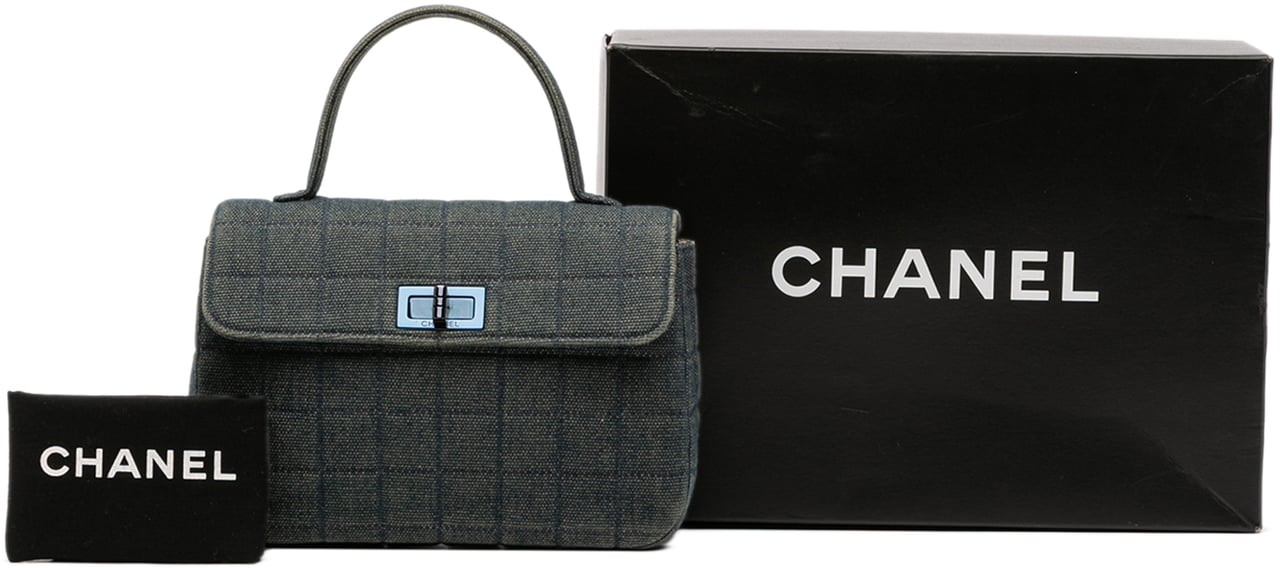 Chanel Reissue 2.55 Chocolate Bar Denim Top Handle Flap Blauw