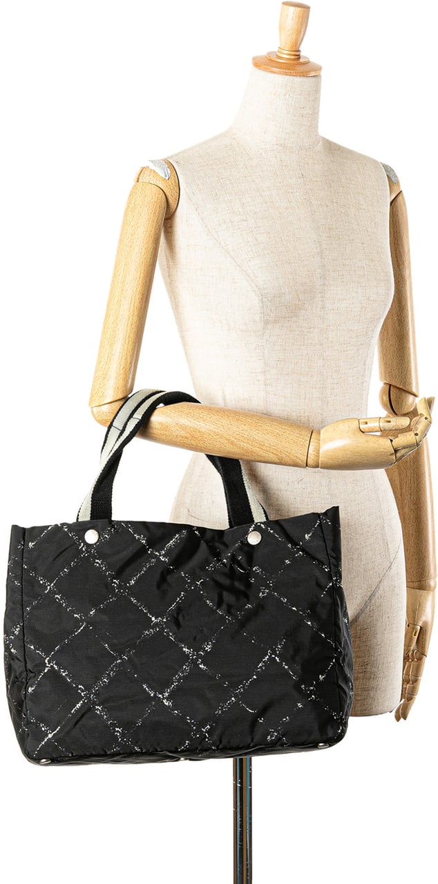 Chanel Old Travel Line Nylon Tote Zwart