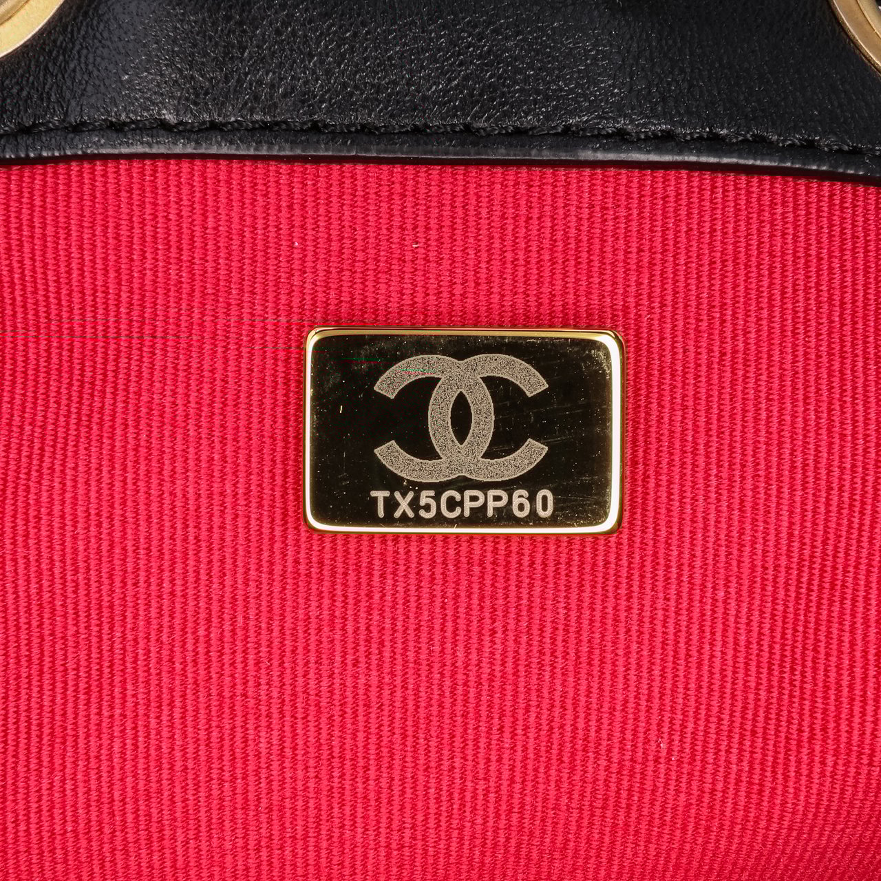 Chanel CC Quilted Lambskin Chain Drawstring Bucket Bag Zwart