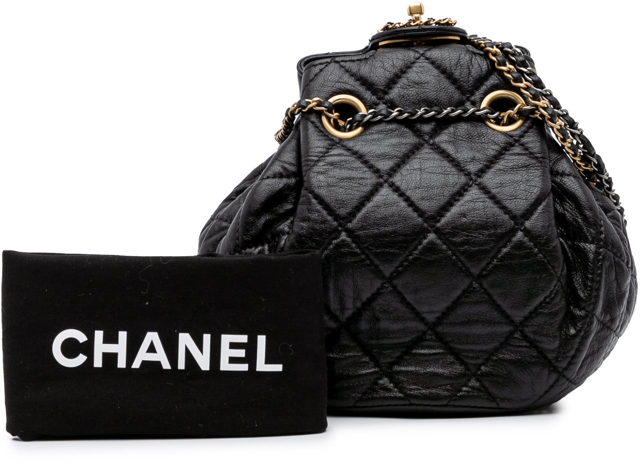 Chanel CC Quilted Lambskin Chain Drawstring Bucket Bag Zwart