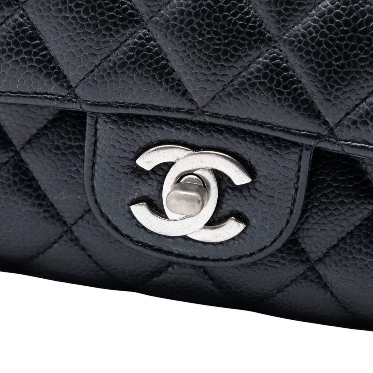 Chanel Medium Classic Caviar Double Flap Zwart