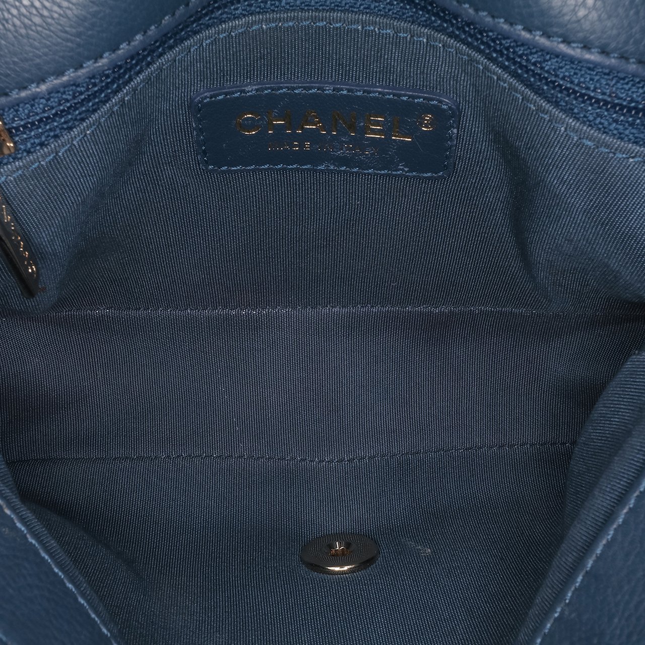 Chanel Small Quilted Caviar Studded Chain Handle Flap Blauw