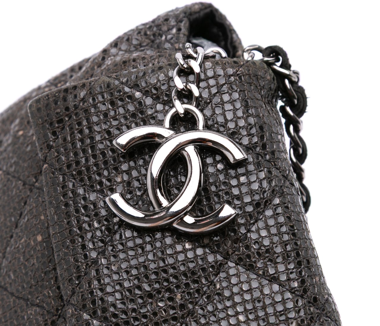 Chanel Quilted Laminated Fabric Chain Evening Crossbody Zwart