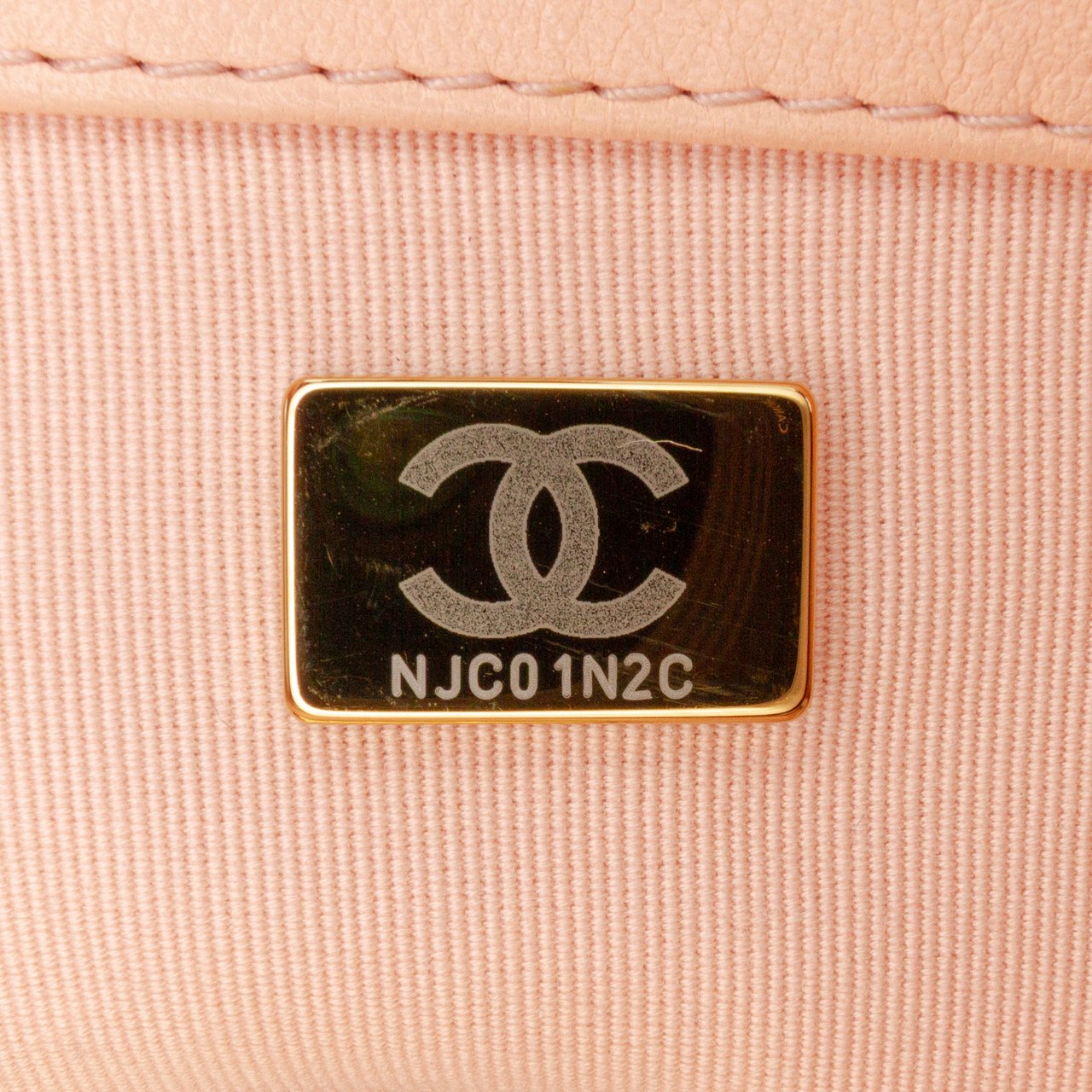Chanel Medium Lambskin 19 Flap Roze