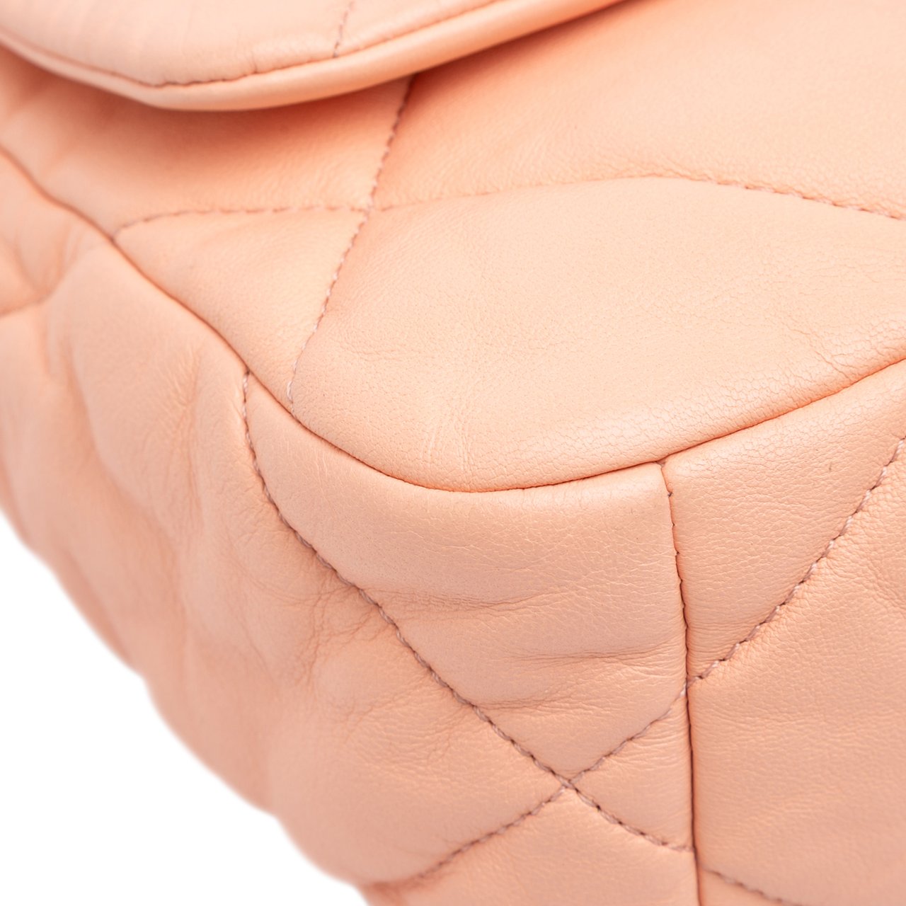 Chanel Medium Lambskin 19 Flap Roze