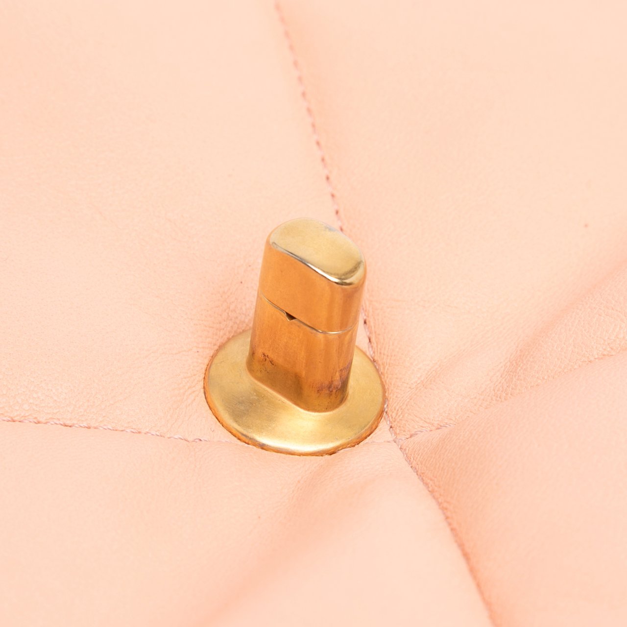 Chanel Medium Lambskin 19 Flap Roze