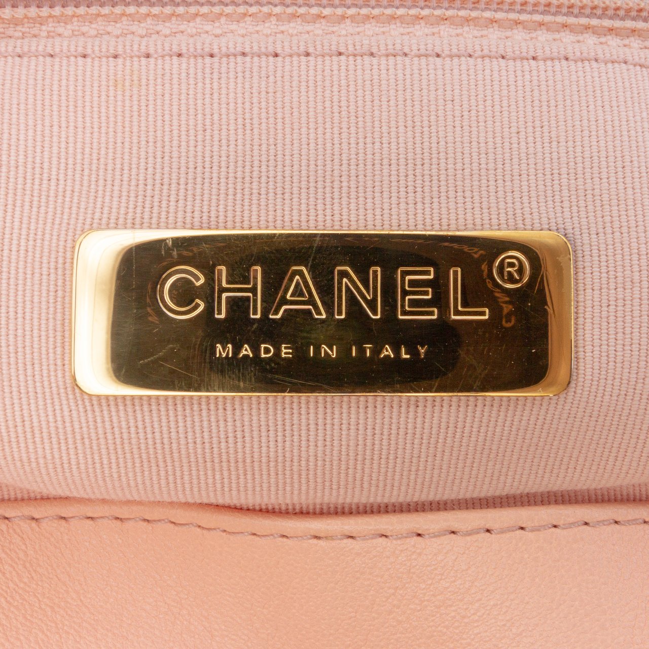 Chanel Medium Lambskin 19 Flap Roze