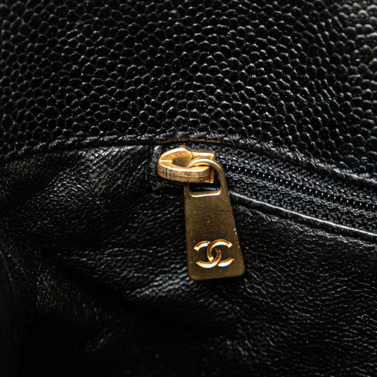 Chanel CC Quilted Caviar Tortoise Chain Tote Zwart