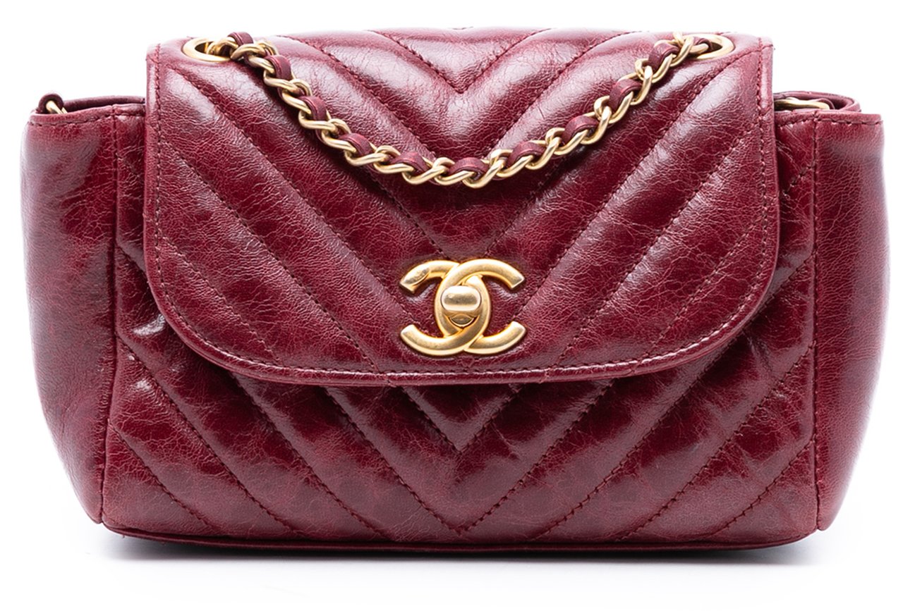 Chanel Small Chevron Aged Lambskin Hampton Flap Rood