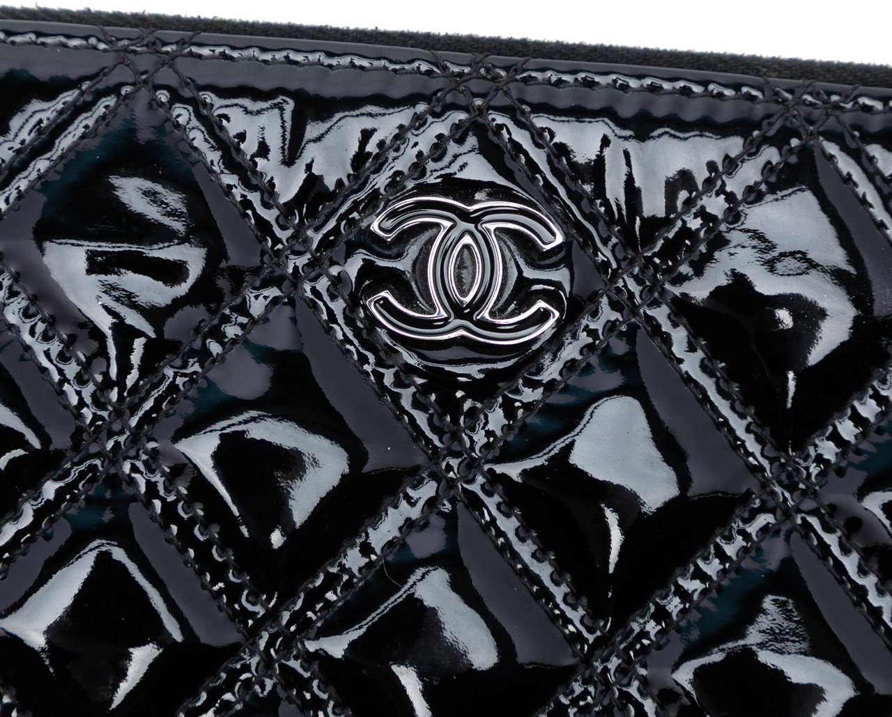 Chanel Medium Quilted Patent Double Stitch O Case Clutch Zwart