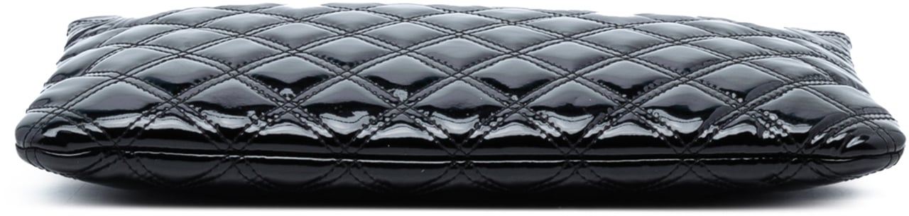 Chanel Medium Quilted Patent Double Stitch O Case Clutch Zwart