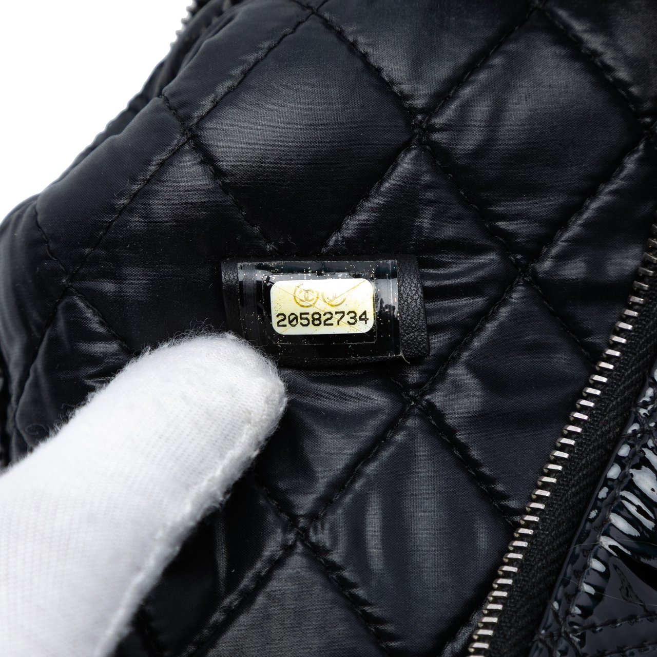 Chanel Medium Quilted Patent Double Stitch O Case Clutch Zwart