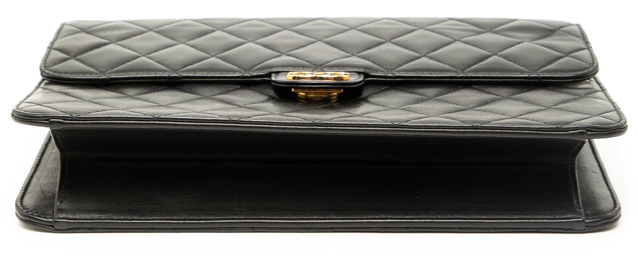 Chanel Medium CC Quilted Lambskin Single Flap Zwart