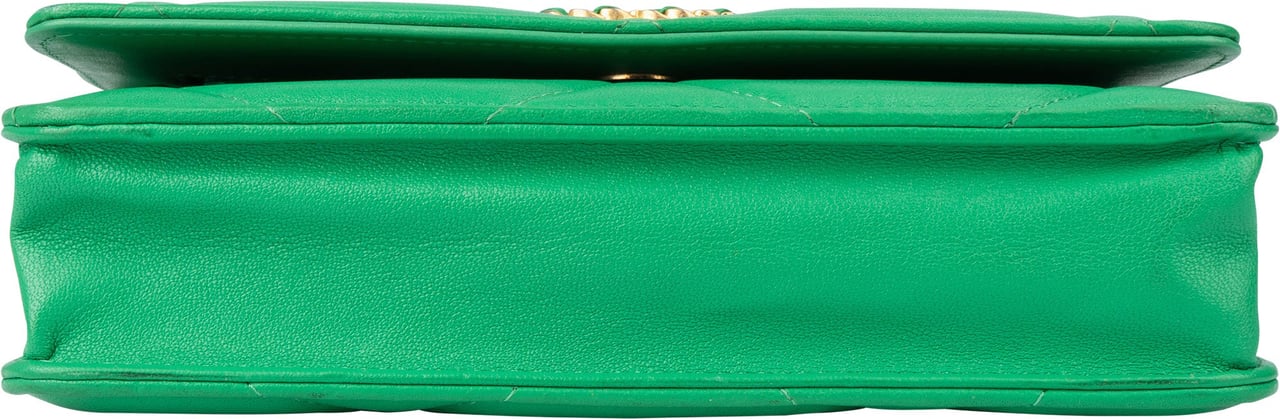 Chanel Chanel 19 Quilted Lambskin Wallet On Chain Crossbody Bag Groen