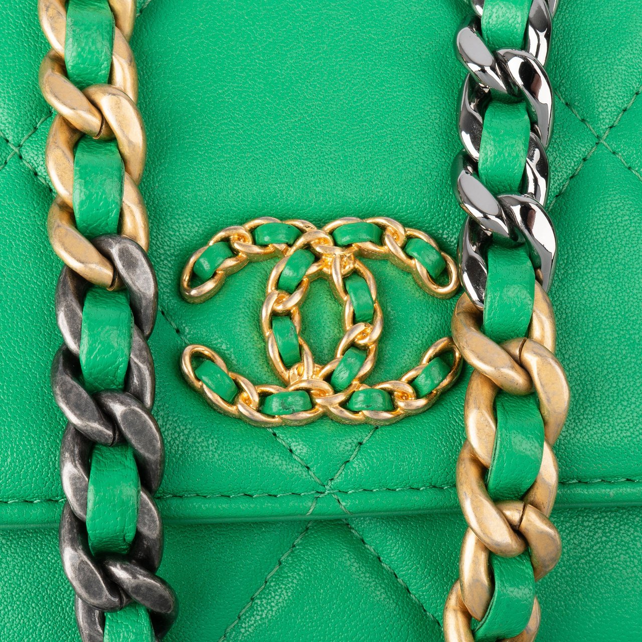 Chanel Chanel 19 Quilted Lambskin Wallet On Chain Crossbody Bag Groen