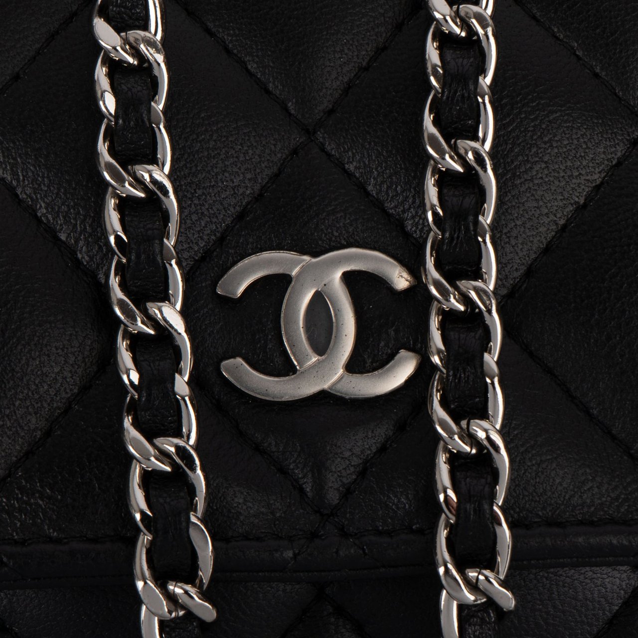 Chanel Chanel Quilted Lambskin Wallet On Chain Crossbody Bag Zwart