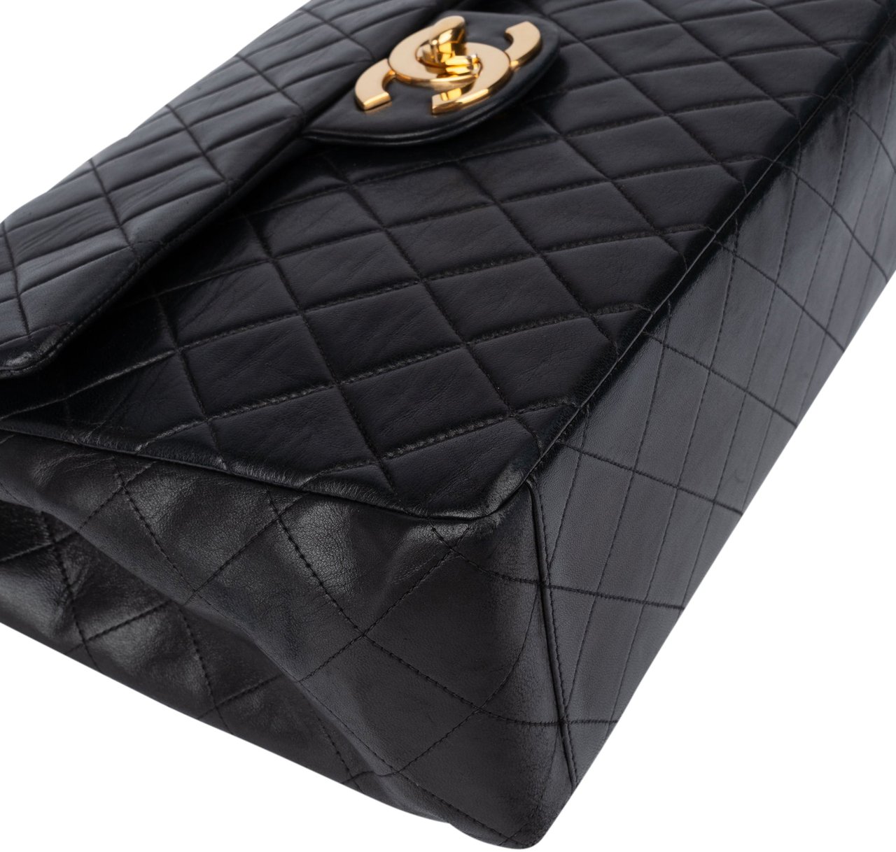 Chanel Chanel Quilted Lambskin 24K Gold Maxi Single Flap Crossbody Bag Zwart