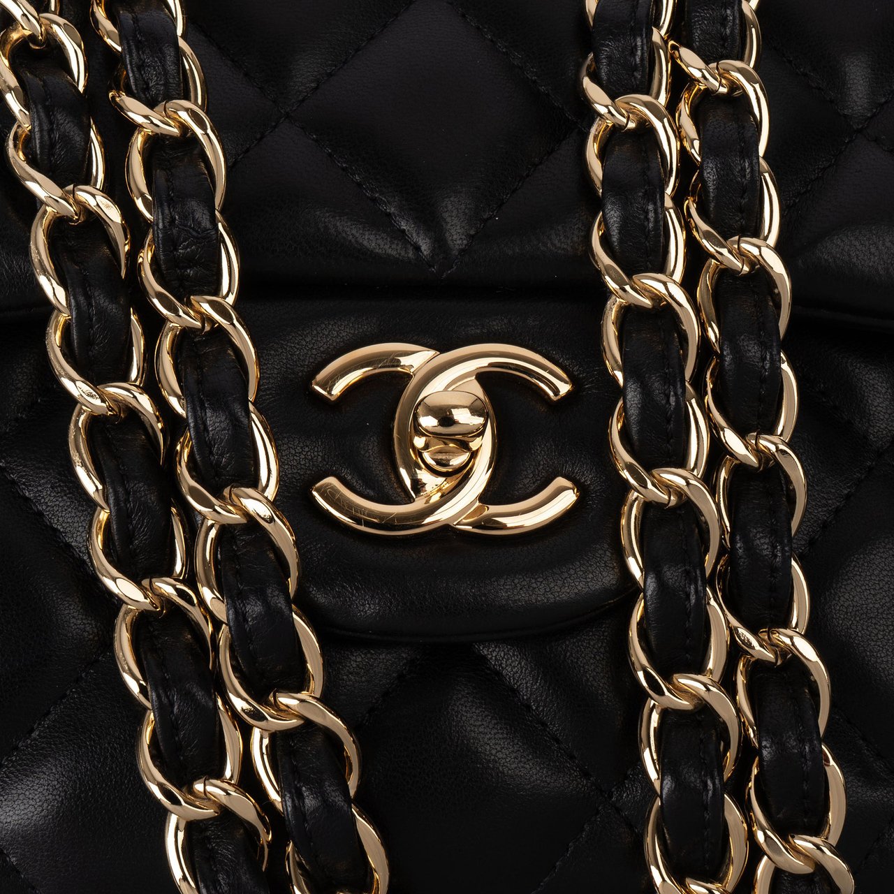 Chanel Chanel Quilted Lambskin Jumbo Double Flap Crossbody Bag Zwart