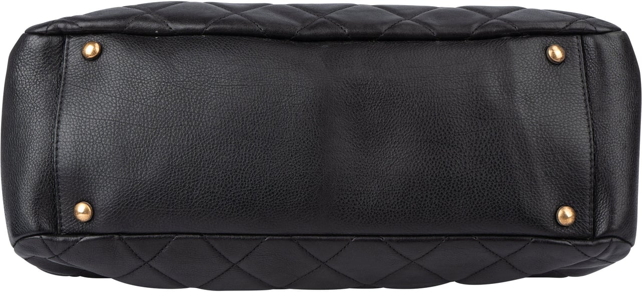Chanel Chanel Quilted Leather CC Shoulder Bag Zwart