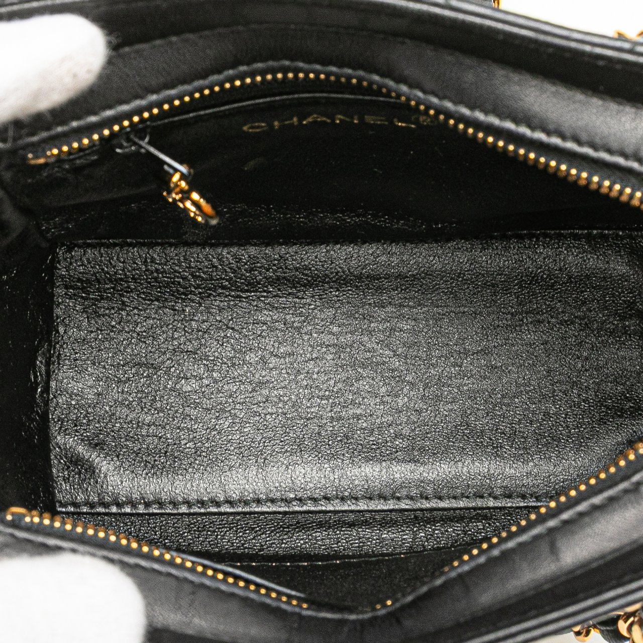 Chanel Mini Quilted Lambskin Chain Shoulder Bag Zwart