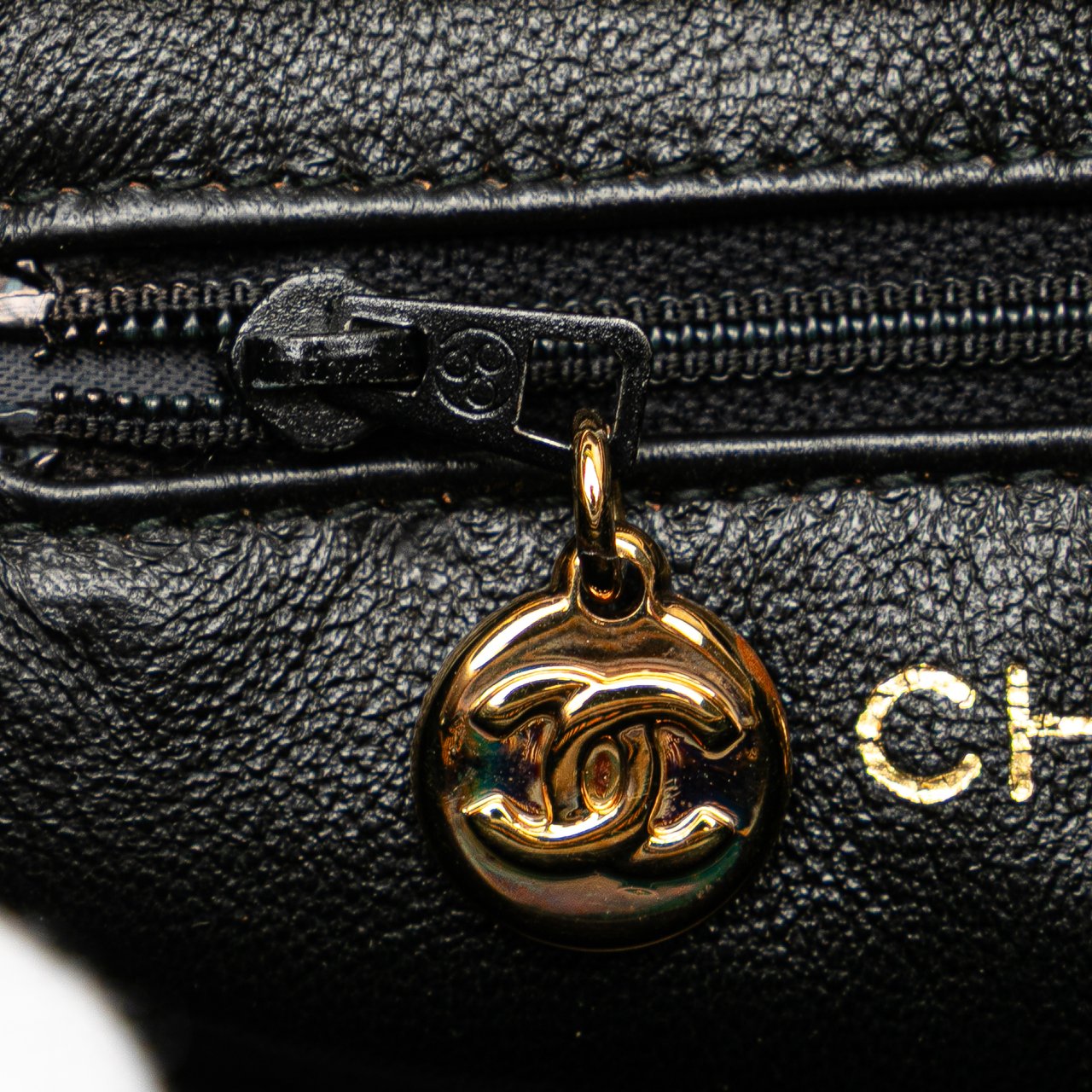 Chanel Mini Quilted Lambskin Chain Shoulder Bag Zwart