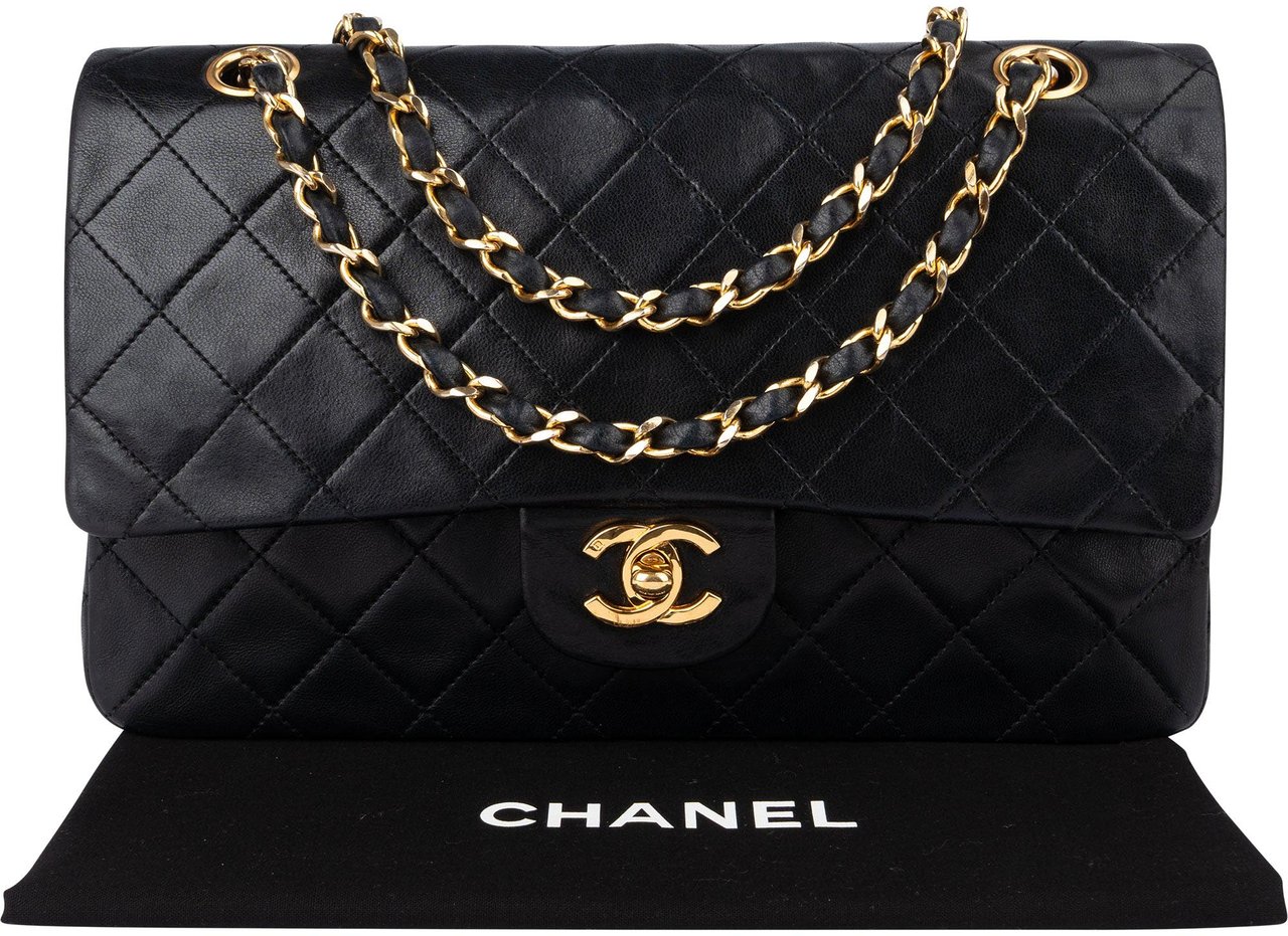 Chanel Chanel Quilted Lambskin 24K Gold Medium Double Flap Crossbody Bag Zwart