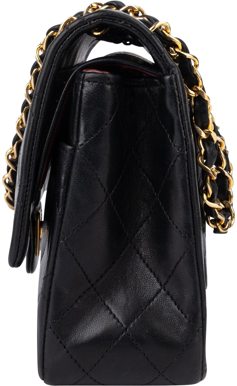 Chanel Chanel Quilted Lambskin 24K Gold Medium Double Flap Crossbody Bag Zwart