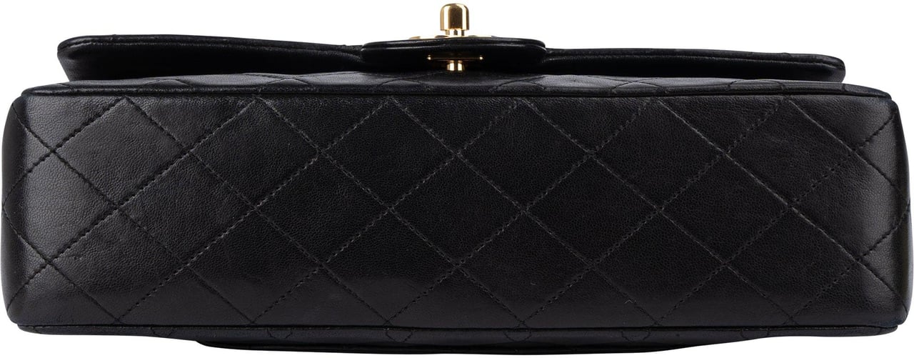 Chanel Chanel Quilted Lambskin 24K Gold Medium Double Flap Crossbody Bag Zwart